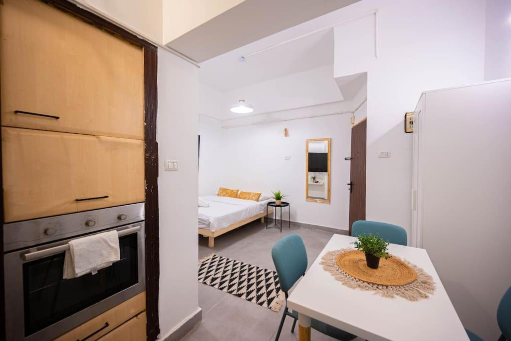 Studio Apartment In Ben Yehuda Cozy And Convinent Tel Aviv Buitenkant foto