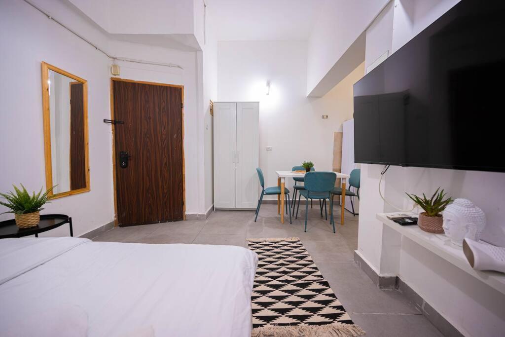 Studio Apartment In Ben Yehuda Cozy And Convinent Tel Aviv Buitenkant foto