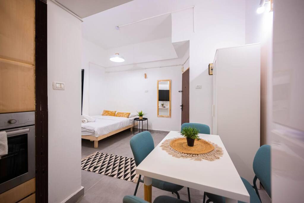 Studio Apartment In Ben Yehuda Cozy And Convinent Tel Aviv Buitenkant foto