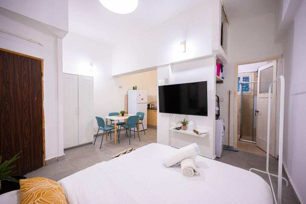 Studio Apartment In Ben Yehuda Cozy And Convinent Tel Aviv Buitenkant foto